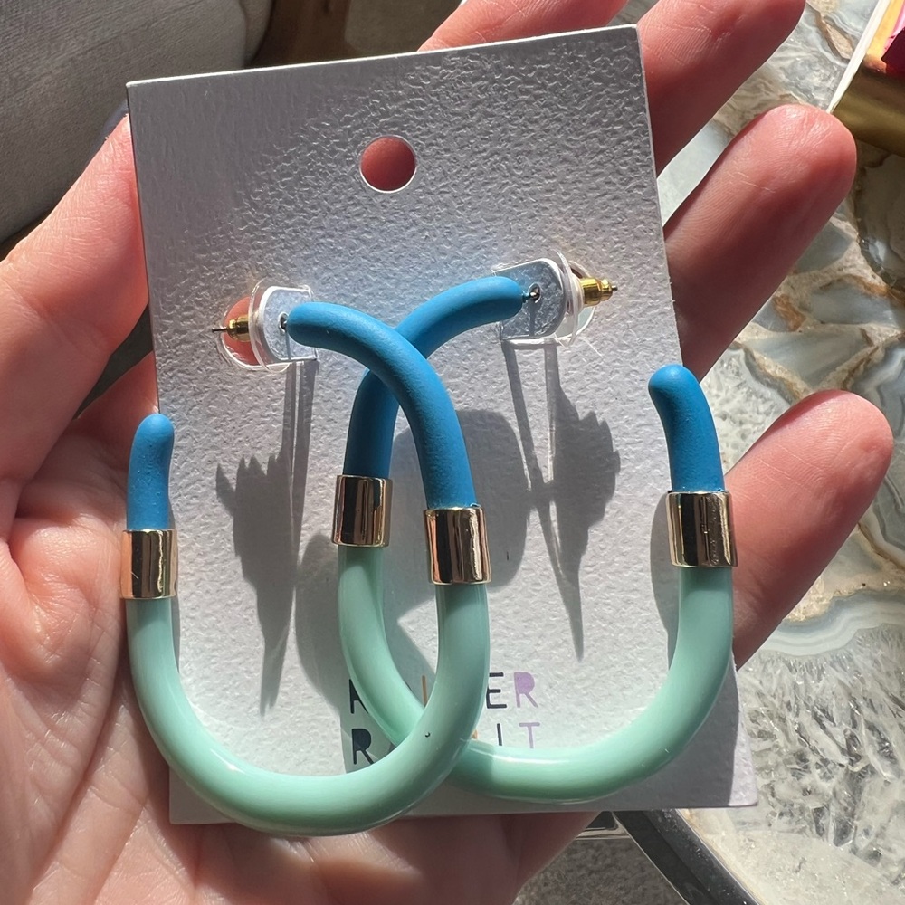 Roller Rabbit NWT Emmer Earring - Blue